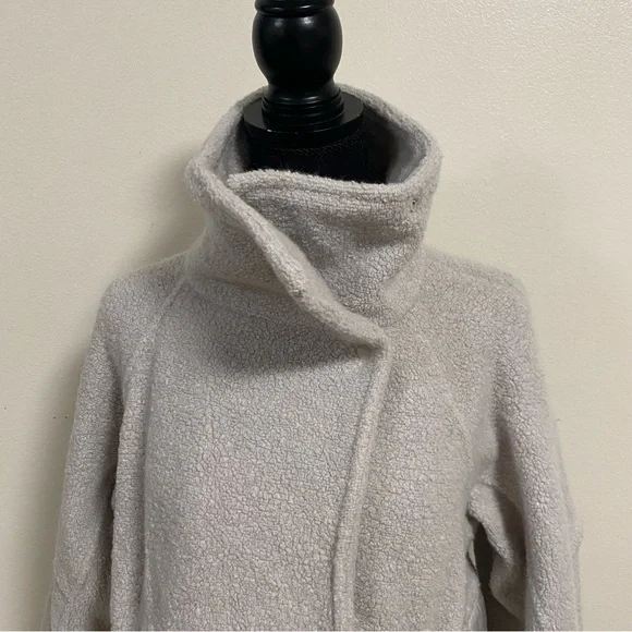 Lululemon Jacket Women’s Size 6 Heathered Ceramic Show me the Sherpa Coat